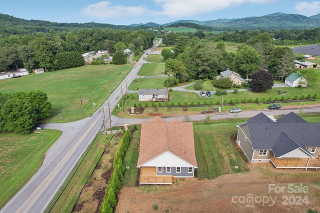 20 Maple Knoll Drive, Hendersonville, NC 28792
