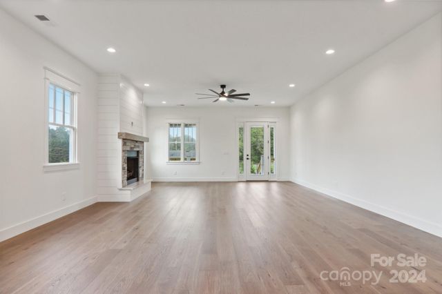 20 Maple Knoll Drive, Hendersonville, NC 28792