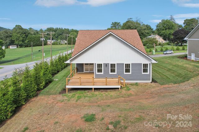 20 Maple Knoll Drive, Hendersonville, NC 28792