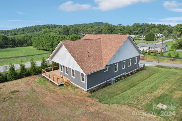 20 Maple Knoll Drive, Hendersonville, NC 28792