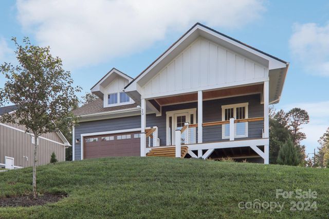 20 Maple Knoll Drive, Hendersonville, NC 28792