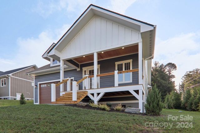 20 Maple Knoll Drive, Hendersonville, NC 28792