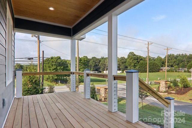 20 Maple Knoll Drive, Hendersonville, NC 28792