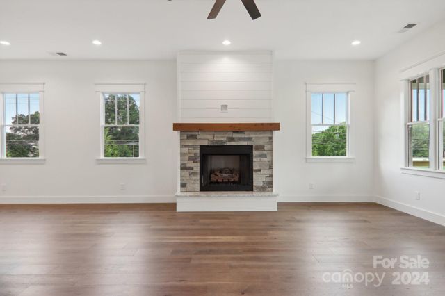 20 Maple Knoll Drive, Hendersonville, NC 28792