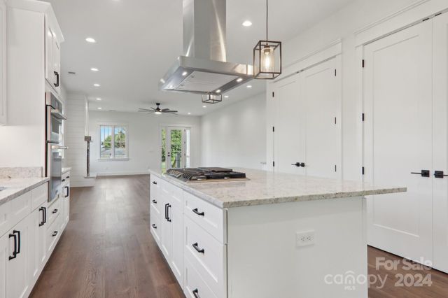 20 Maple Knoll Drive, Hendersonville, NC 28792