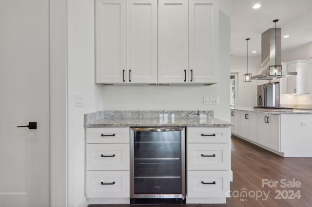 20 Maple Knoll Drive, Hendersonville, NC 28792