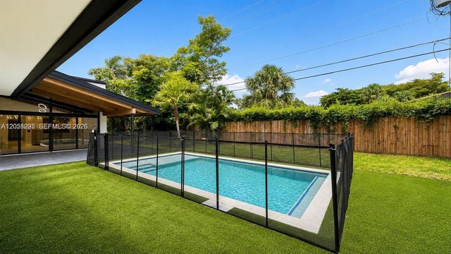 2765 NE 35th Dr, Fort Lauderdale, FL 33308