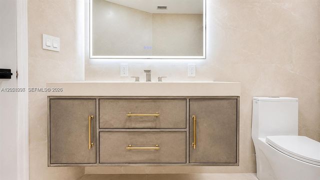 2765 NE 35th Dr, Fort Lauderdale, FL 33308