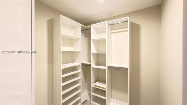 2765 NE 35th Dr, Fort Lauderdale, FL 33308