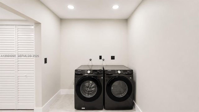 2765 NE 35th Dr, Fort Lauderdale, FL 33308