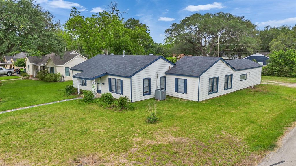 1300 Brazos Street, Rosenberg, TX 77471