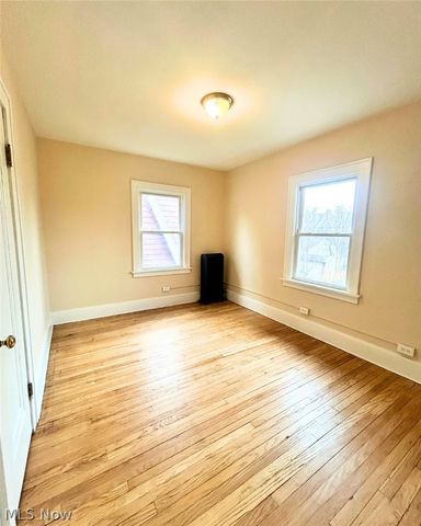 3258 E Berkshire Road, Cleveland Heights, OH 44118