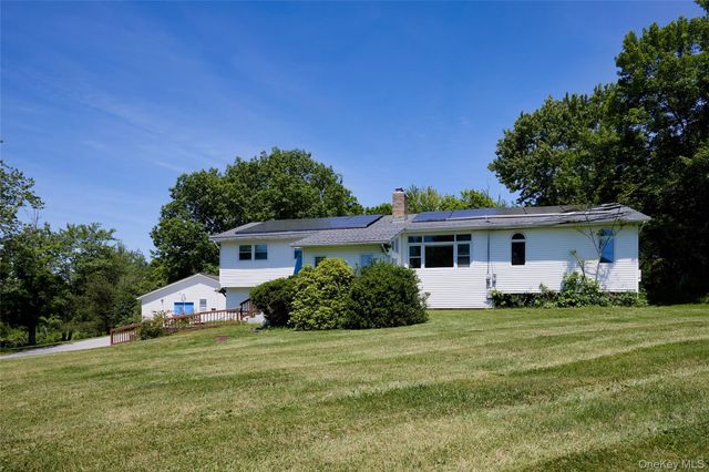 17 Derick Drive, Fishkill, NY 12524