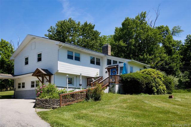 17 Derick Drive, Fishkill, NY 12524