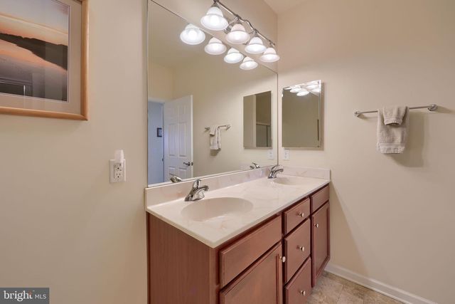 1444 EMERSON DR, Mount Joy, PA 17552