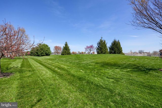 1444 EMERSON DR, Mount Joy, PA 17552