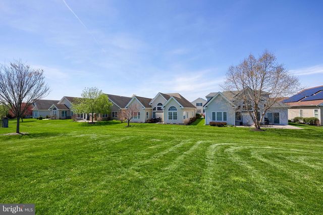 1444 EMERSON DR, Mount Joy, PA 17552