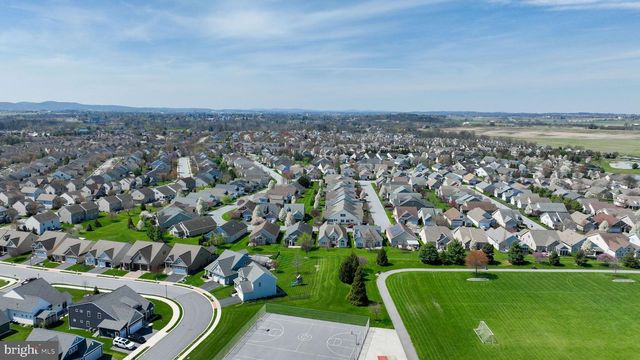 1444 EMERSON DR, Mount Joy, PA 17552