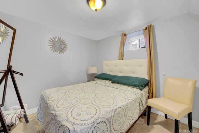 12 Dale Avenue 100, Hempstead, NY 11550