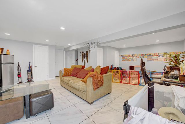 12 Dale Avenue 100, Hempstead, NY 11550