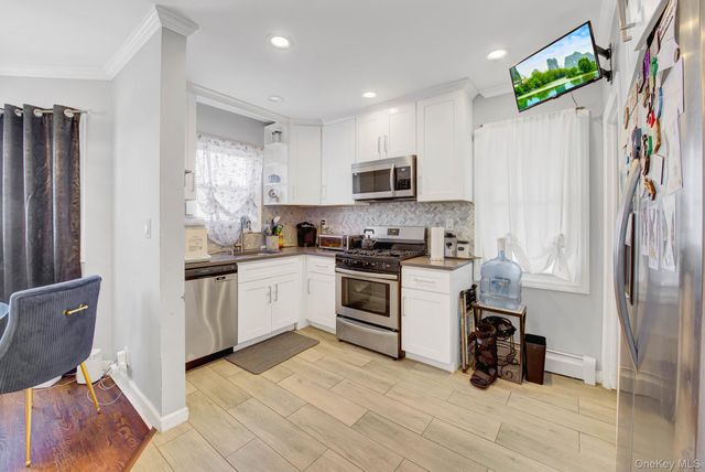 12 Dale Avenue 100, Hempstead, NY 11550