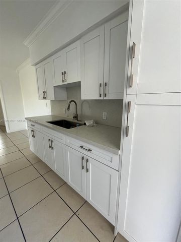 315 69th St 212, Miami Beach, FL 33141