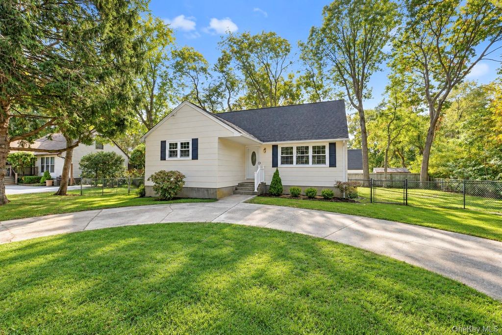 124 Officials Avenue, Holbrook, NY 11741 — photo 3