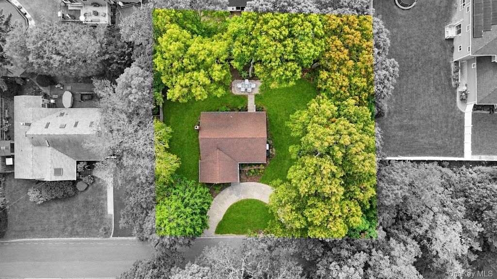 124 Officials Avenue, Holbrook, NY 11741 — photo 4