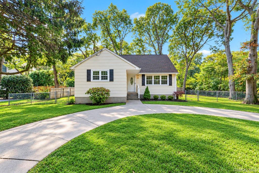 124 Officials Avenue, Holbrook, NY 11741 — photo 5
