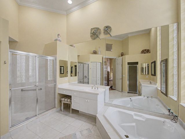 121 ORCHID CAY Drive, Palm Beach Gardens, FL 33418