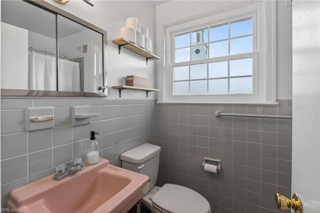 1106 Jamestown CRES, Norfolk, VA 23508