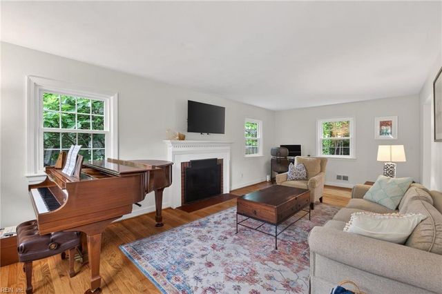 1106 Jamestown CRES, Norfolk, VA 23508