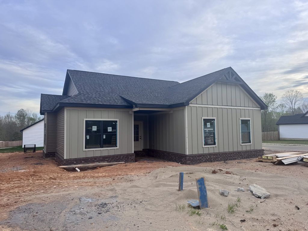 289 Wayne Hall Rd, Clarksville, TN 37040
