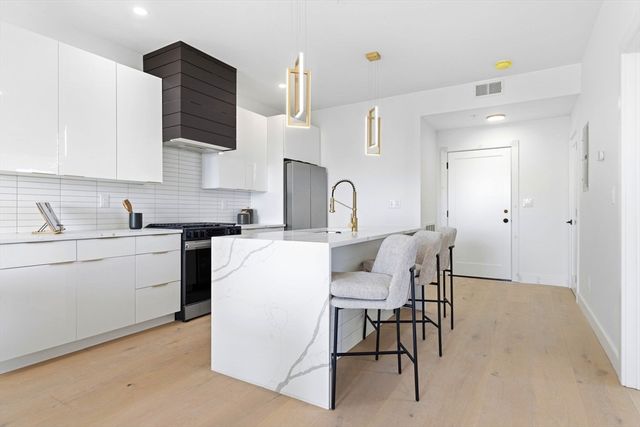 66 Mcgrath 403, Quincy, MA 02169