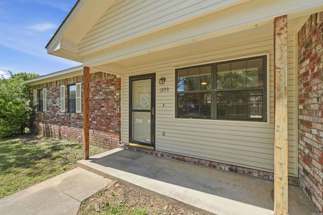 1309 N Oswego Avenue, Russellville, AR 72801