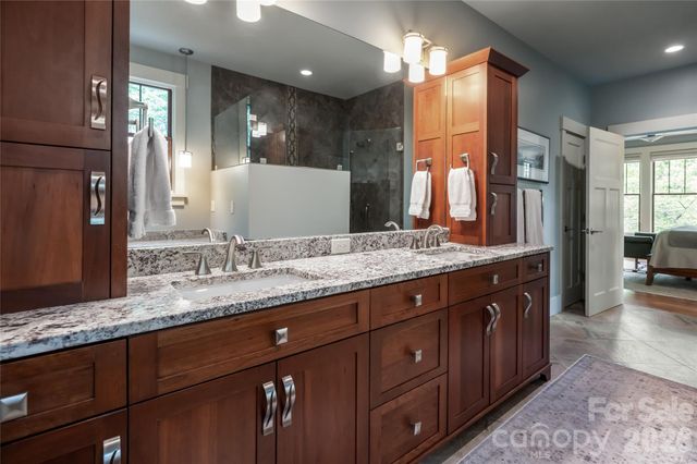 20 Higdon Lane, Fairview, NC 28730