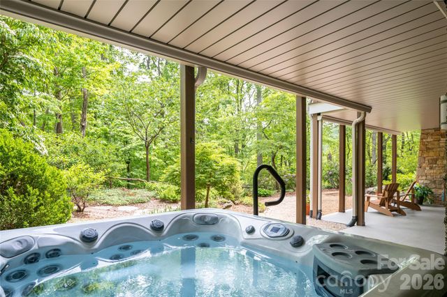 20 Higdon Lane, Fairview, NC 28730