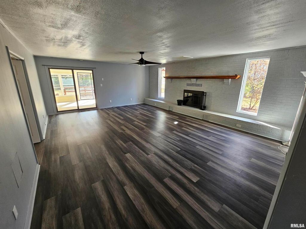 Image 12 of property listing at 4248 CHURCH Road, Salem, IL 62881