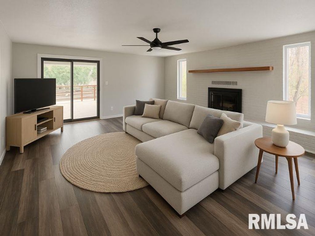 Image 14 of property listing at 4248 CHURCH Road, Salem, IL 62881