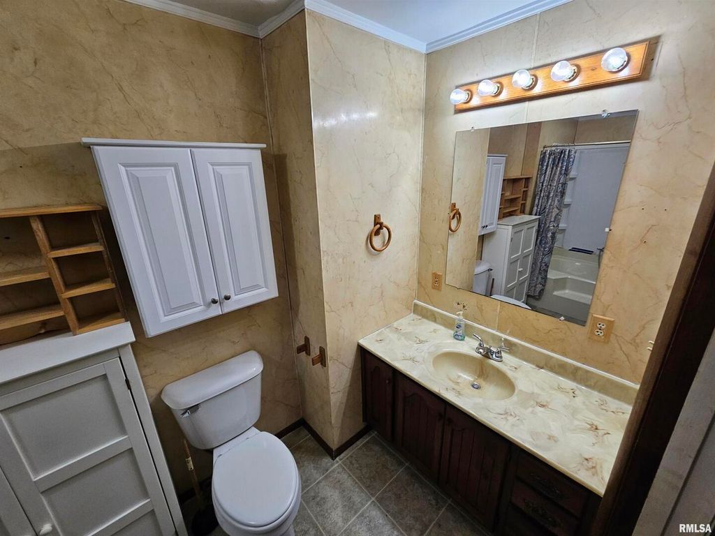 Image 18 of property listing at 4248 CHURCH Road, Salem, IL 62881