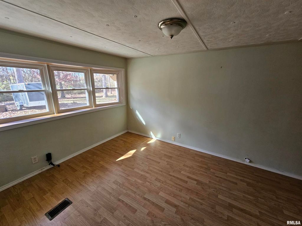 Image 21 of property listing at 4248 CHURCH Road, Salem, IL 62881