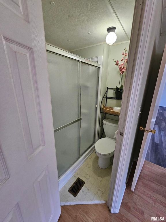 Image 23 of property listing at 4248 CHURCH Road, Salem, IL 62881