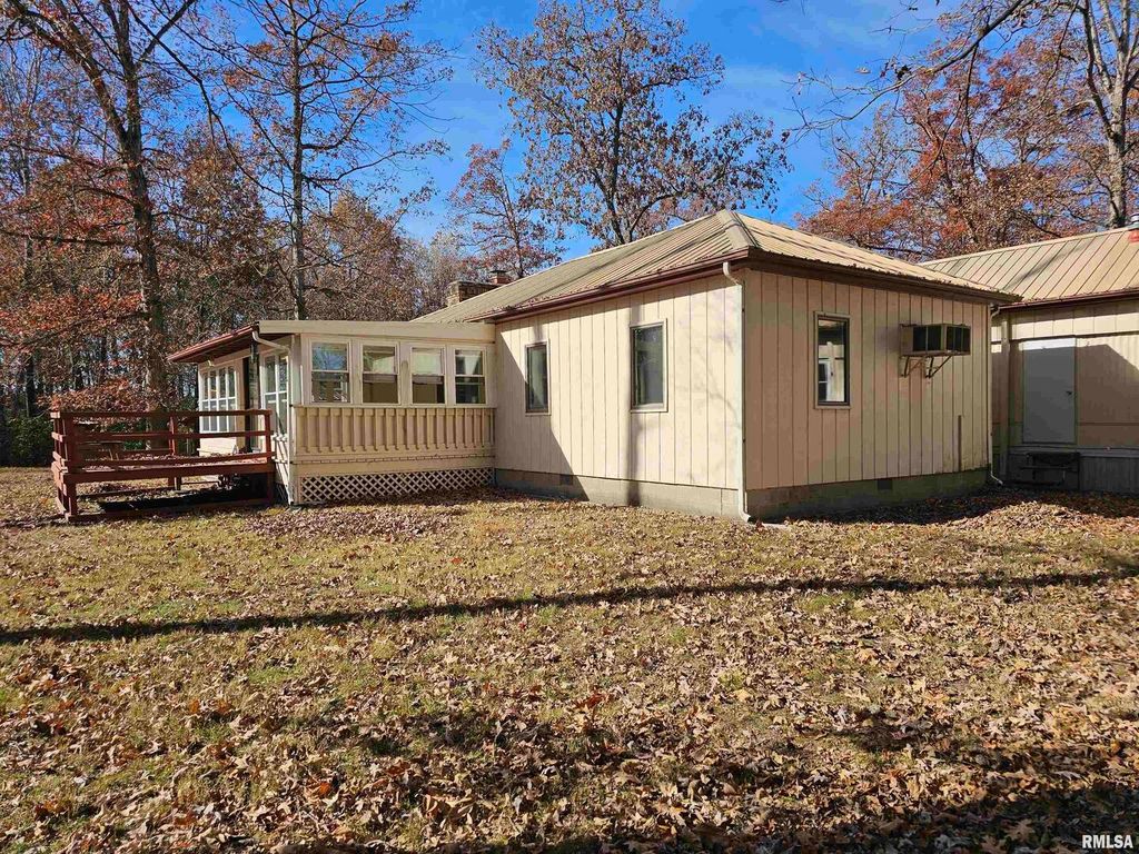 Image 4 of property listing at 4248 CHURCH Road, Salem, IL 62881