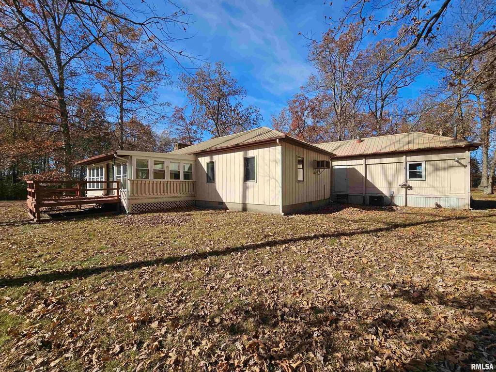 Image 5 of property listing at 4248 CHURCH Road, Salem, IL 62881