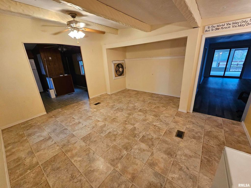 Image 8 of property listing at 4248 CHURCH Road, Salem, IL 62881