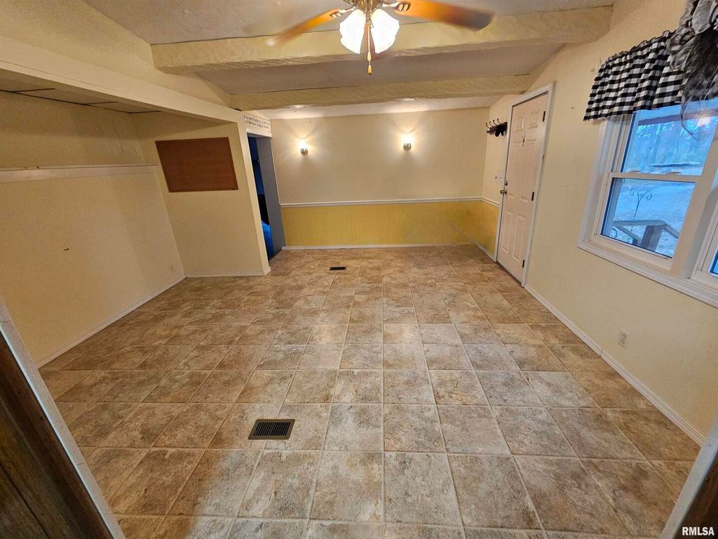 Image 9 of property listing at 4248 CHURCH Road, Salem, IL 62881