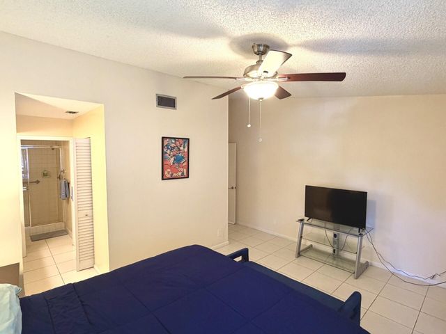 5055 Oakhill Lane 221, Delray Beach, FL 33484