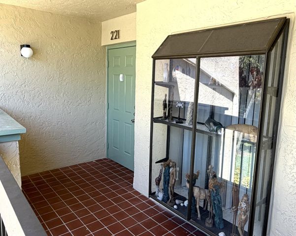 5055 Oakhill Lane 221, Delray Beach, FL 33484