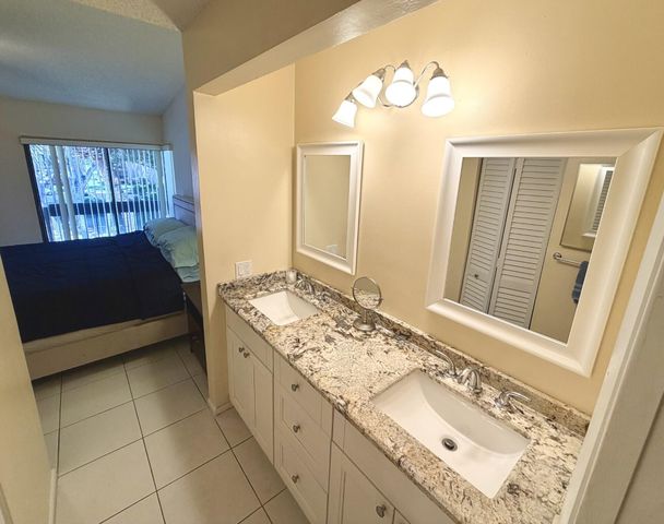 5055 Oakhill Lane 221, Delray Beach, FL 33484