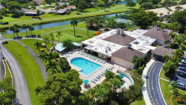 5055 Oakhill Lane 221, Delray Beach, FL 33484
